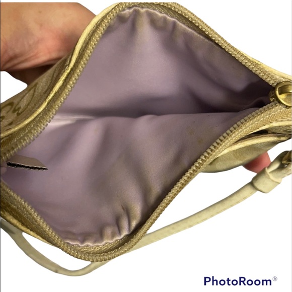 💛 COACH Waverly Hearts Wristlet - Picture 3 of 4